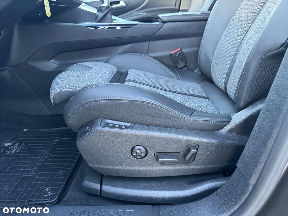 Peugeot 3008 1.2 PureTech GPF Active S&S - 19