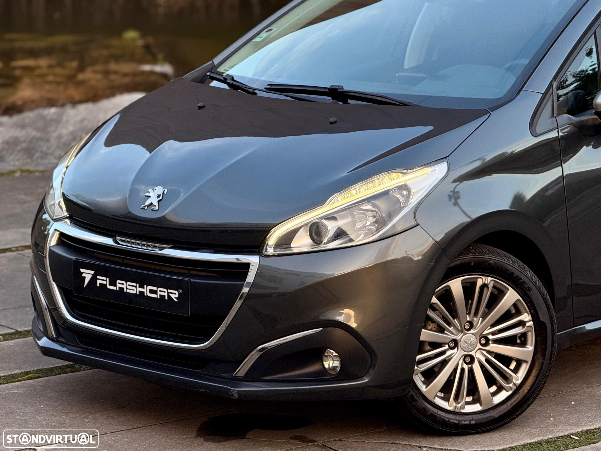 Peugeot 208 1.2 VTi SE Style - 9