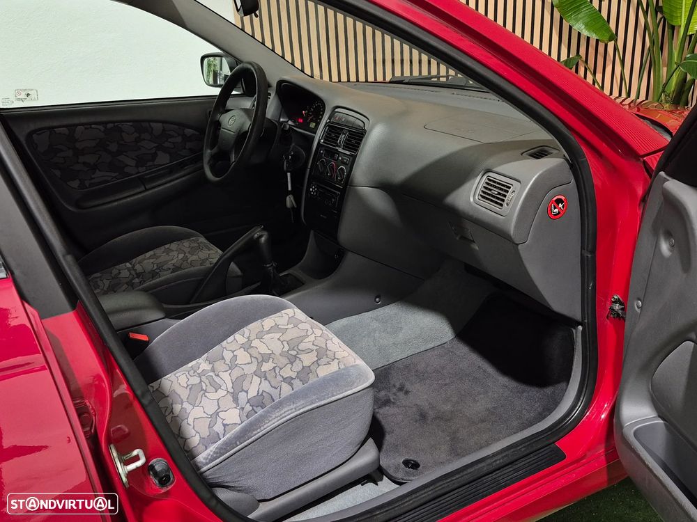 Toyota Avensis Liftback 1.6 Terra JE - 20