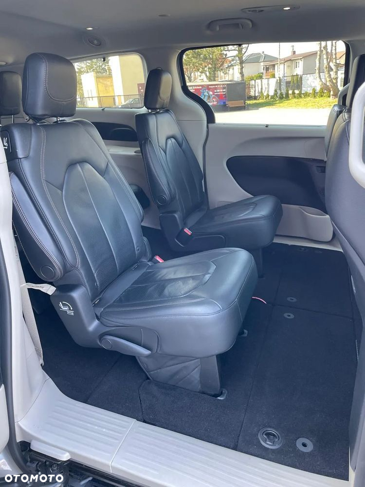 Chrysler Pacifica - 20