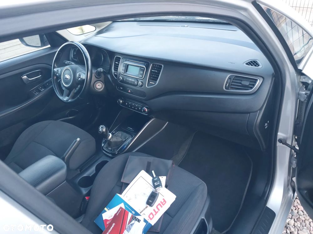 Kia Carens 1.7 CRDi 136 Dream Team Edition - 12