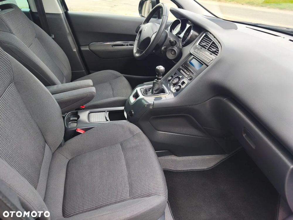 Peugeot 5008 - 32