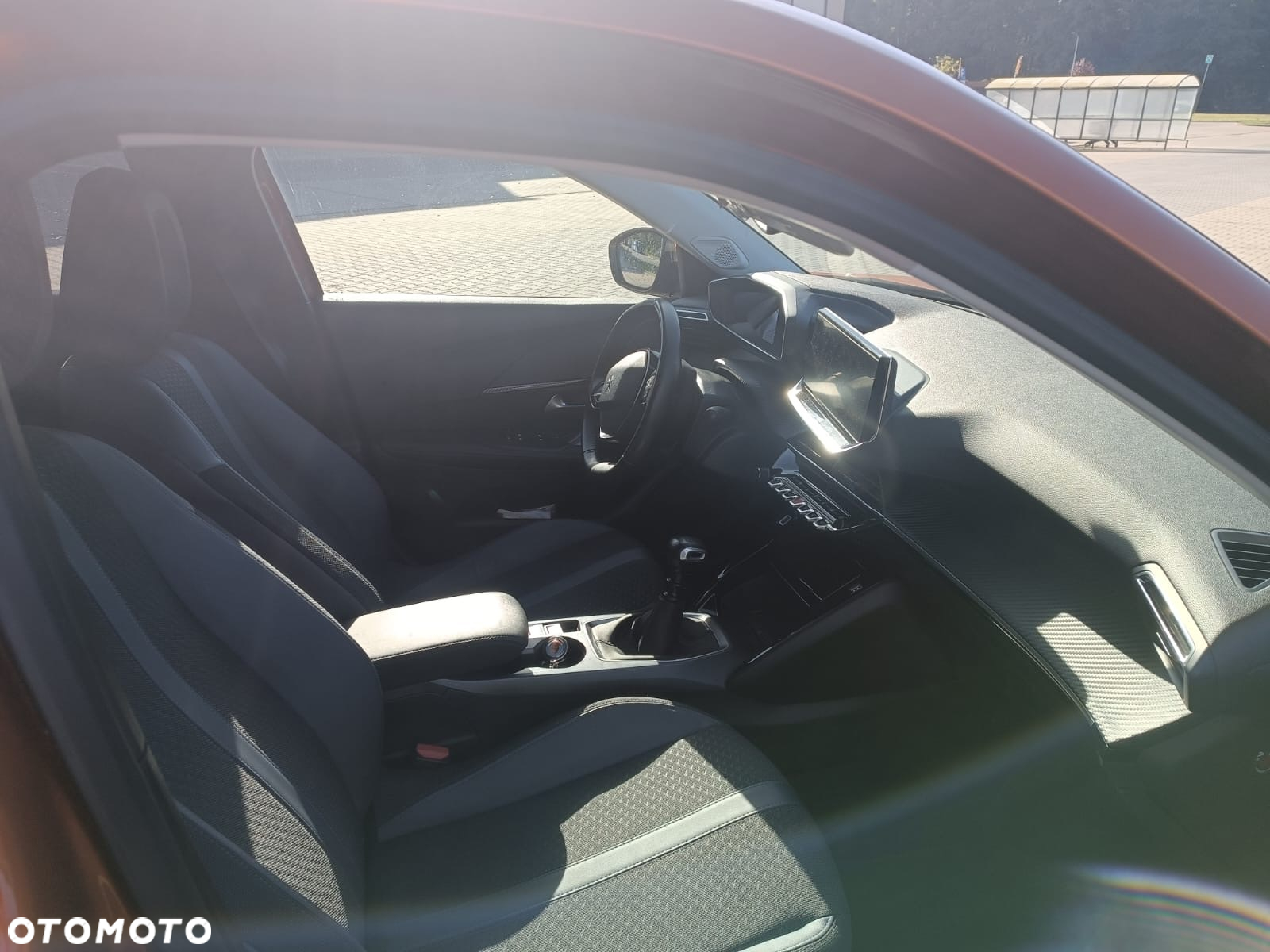 Peugeot 2008 1.2 PureTech Allure S&S - 10