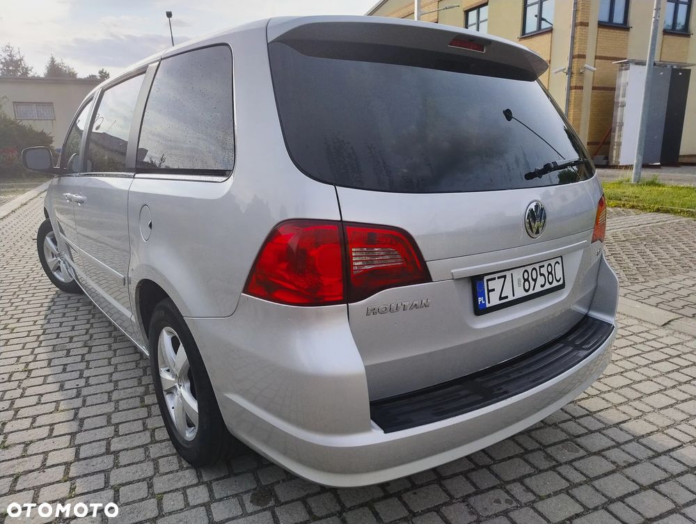 Volkswagen Routan - 5