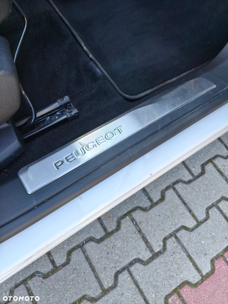 Peugeot 3008 1.2 PureTech Active S&S EAT6 - 29