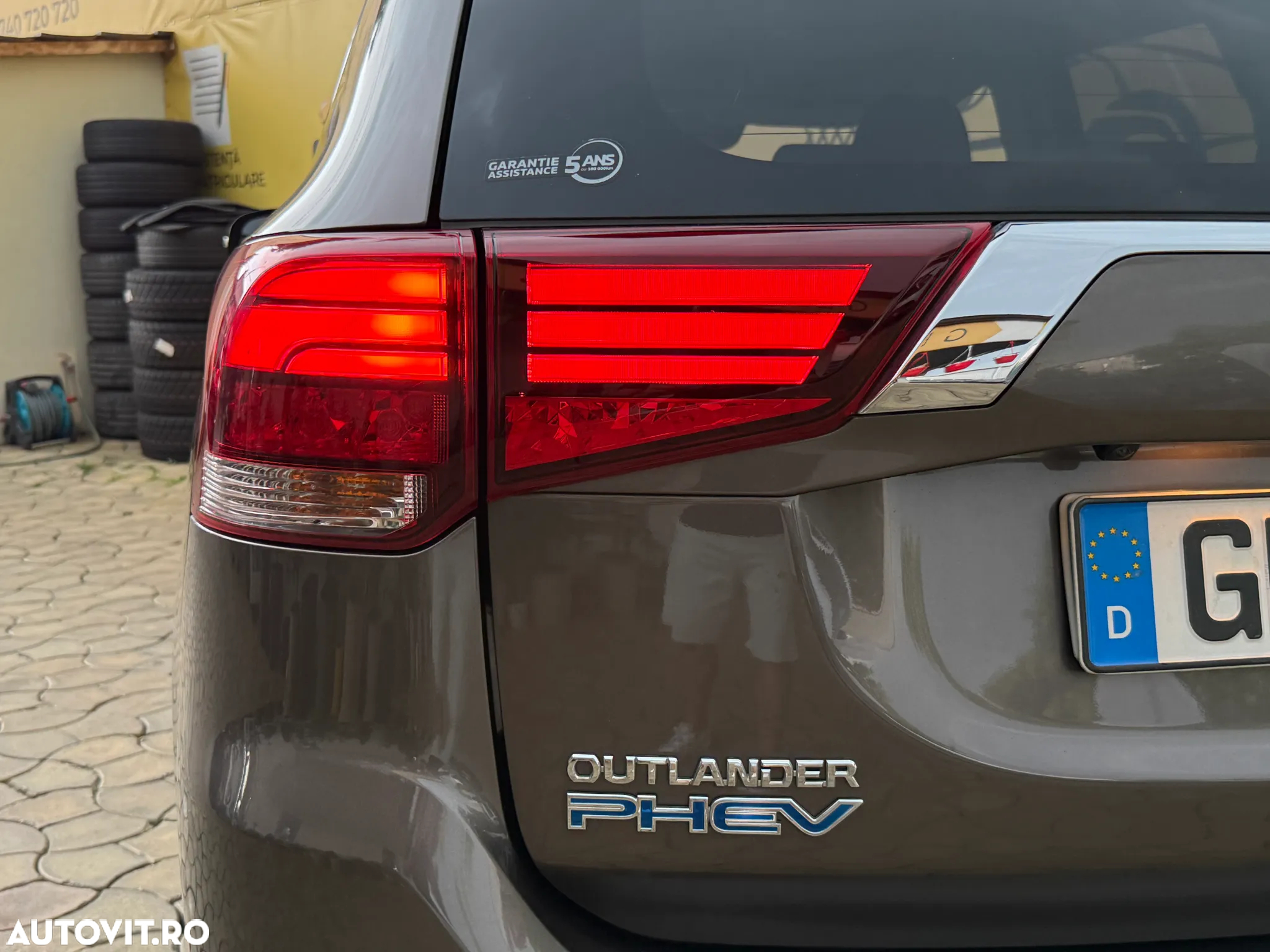 Mitsubishi Outlander 2.4 4WD Plug-In Hybrid - 14