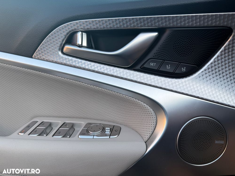 Genesis G70 - 17