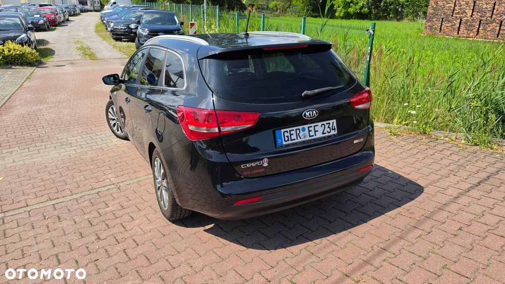 Kia Ceed 1.6 GDI Dream Team Edition - 22