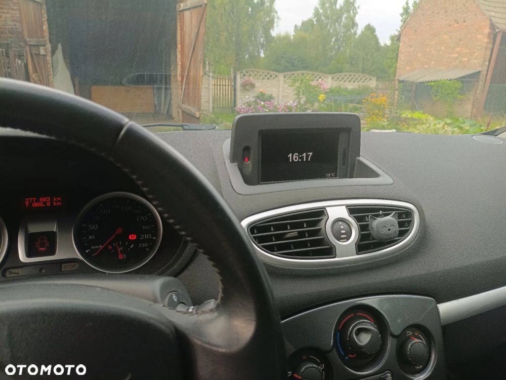 Renault Clio 1.2 16V 75 TomTom Edition - 18