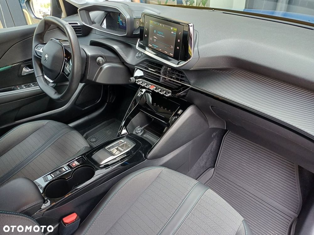 Peugeot 208 - 12