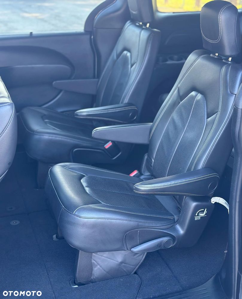 Chrysler Pacifica - 13