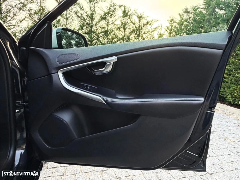 Volvo V40 D2 R Design - 20