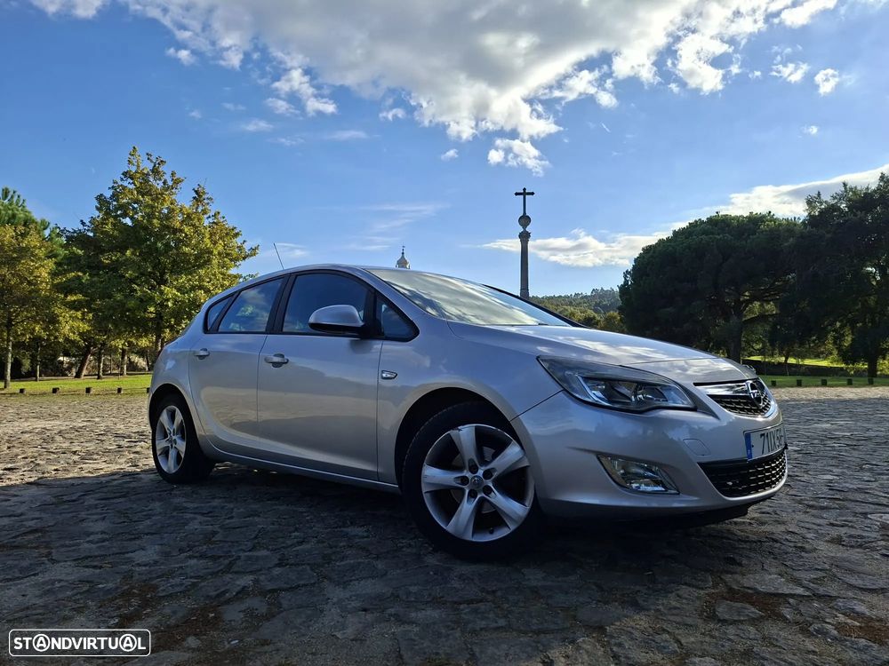 Opel Astra 2010 photo 5
