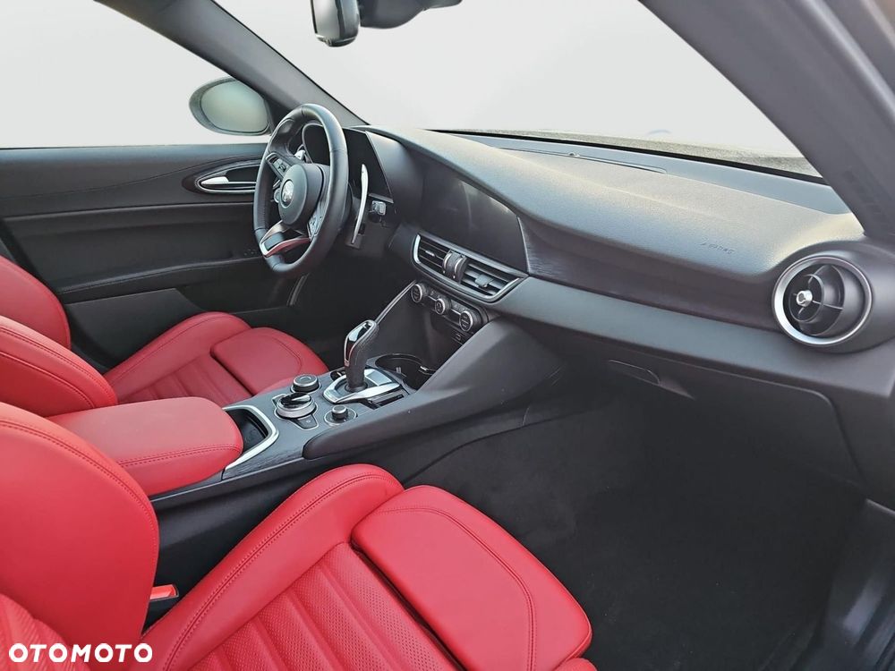 Alfa Romeo Giulia 2.0 Turbo Sprint Q4 - 11