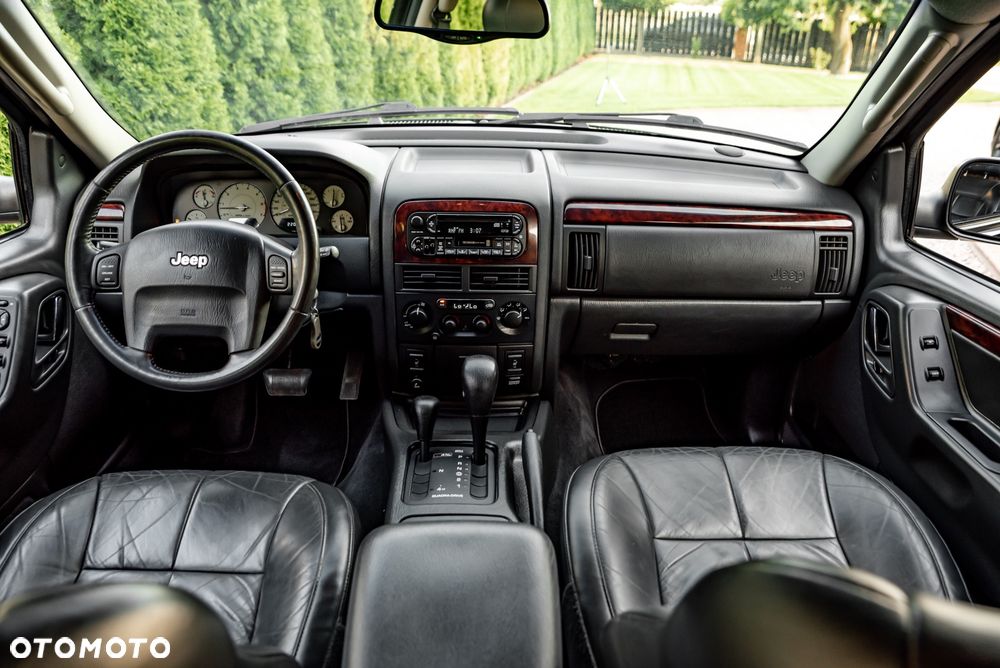 Jeep Grand Cherokee - 25