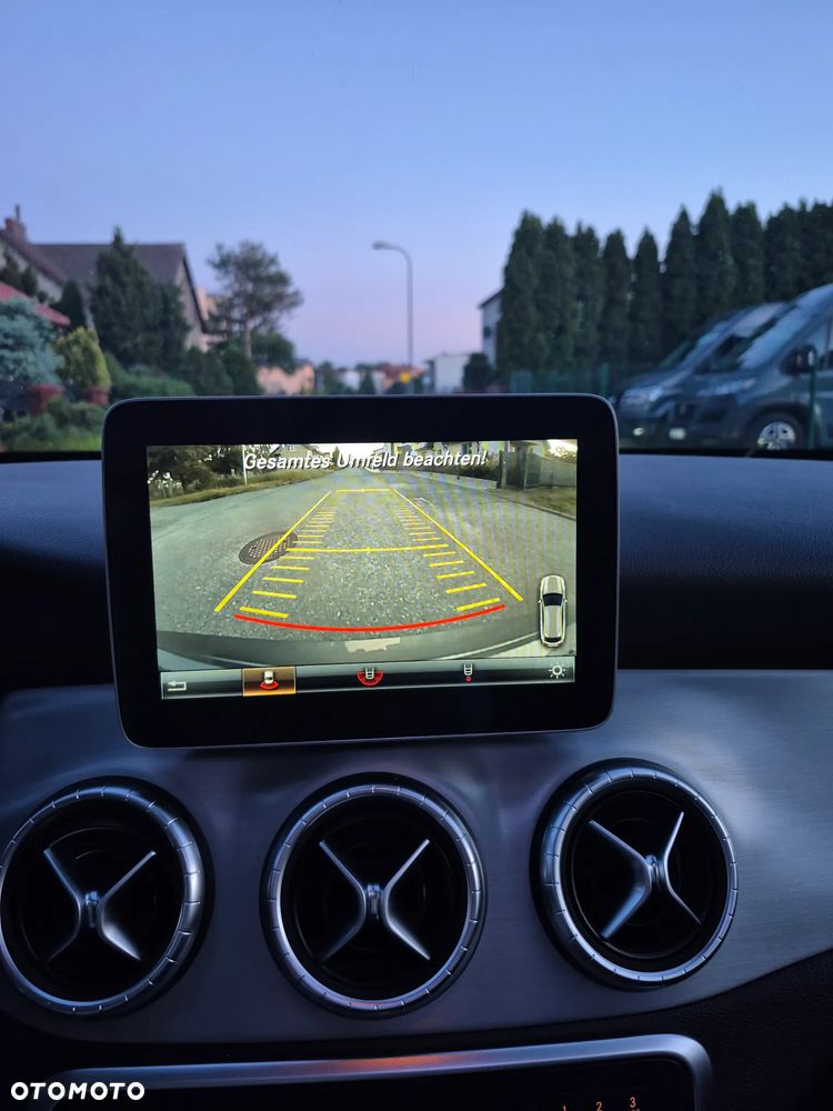 Mercedes-Benz CLA 200 7G-DCT AMG Line - 28