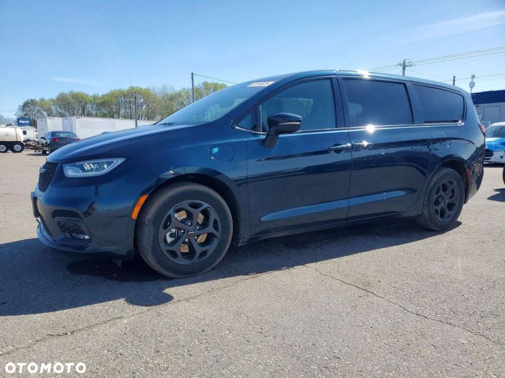 Chrysler Pacifica - 4