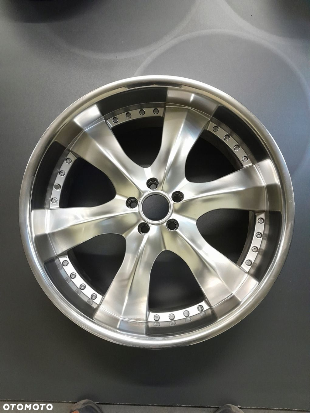 Felgi 22 5x108 / 5x114,3 9,5Jx22 ET40 F6576-38 - 5