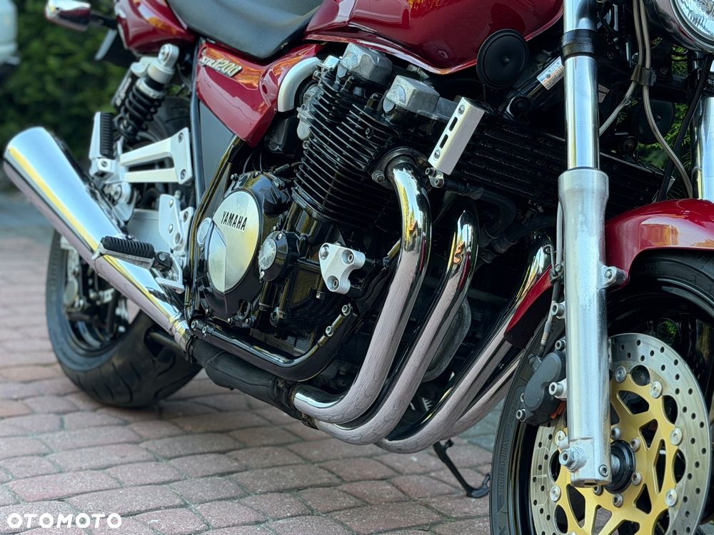 Yamaha XJR - 12