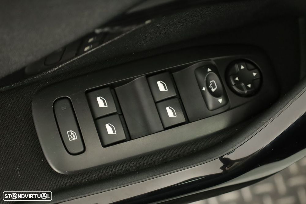 Peugeot 2008 1.2 PureTech Signature - 21