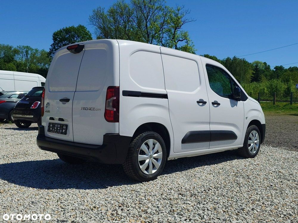 Toyota Proace City - 7
