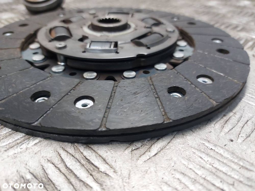 SPRZĘGŁO TARCZA + DOCISK + ŁOŻYSKO OPOROWE HYUNDAI I30 I 1.6 CRDI - 3