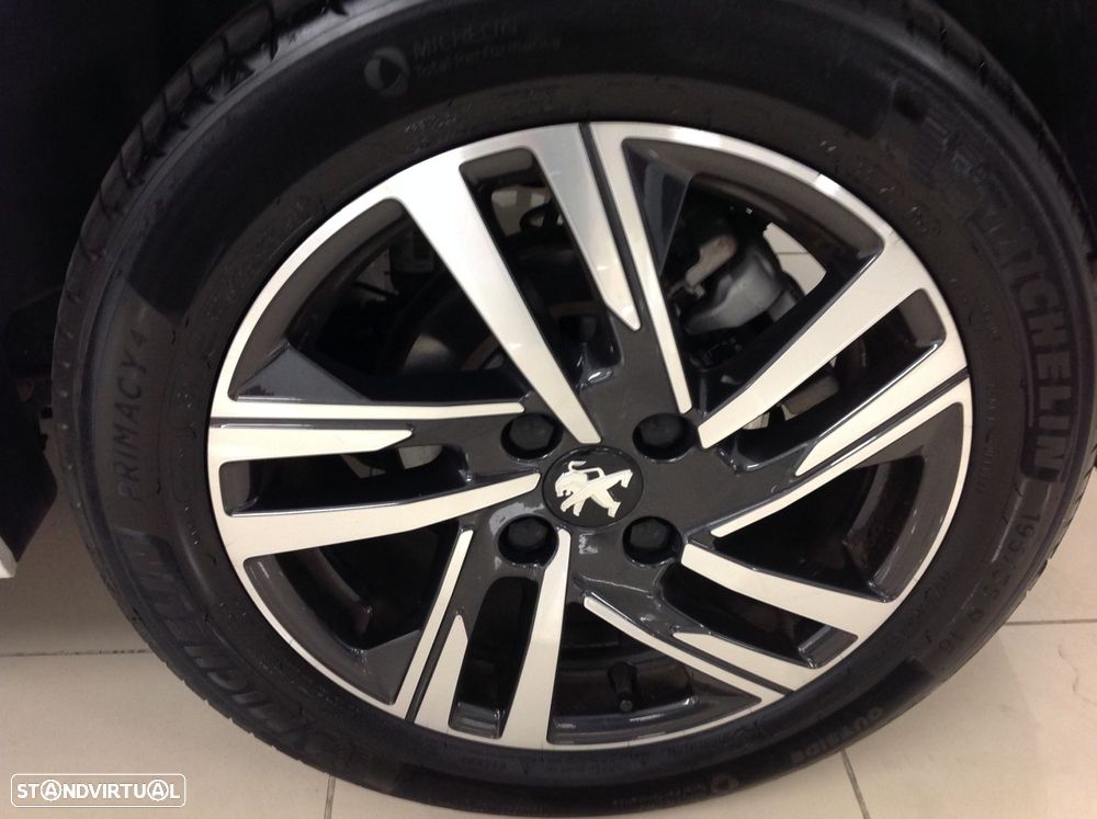 Peugeot 208 1.2 PureTech Allure - 54