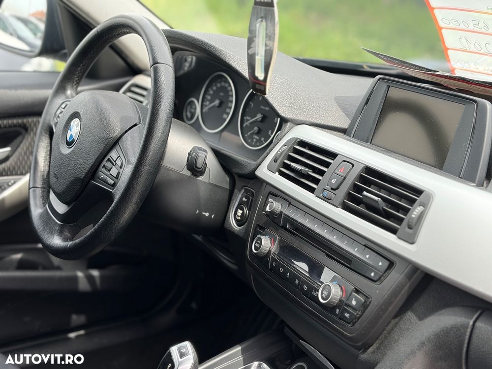 BMW Seria 3 320d xDrive DPF Aut. Edition Sport - 12