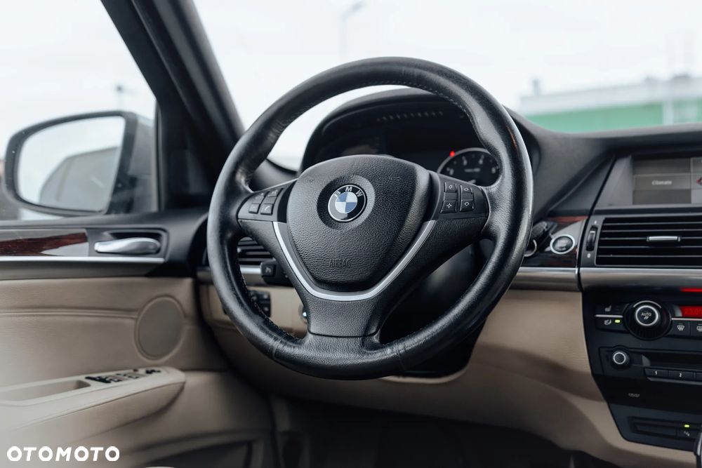 BMW X5 4.8i xDrive - 22