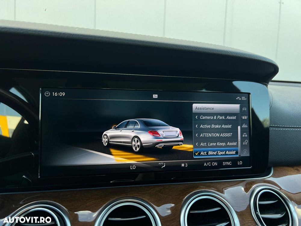 Mercedes-Benz E 300 9G-TRONIC Exclusive - 37
