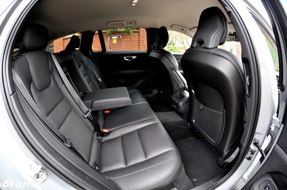 Volvo V60 Cross Country B4 D AWD Plus - 22