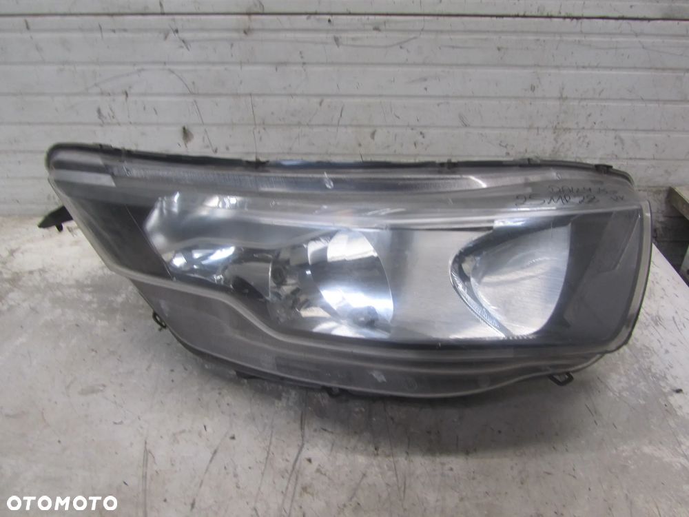 Iveco Daily 14->reflektor prawy przód UK