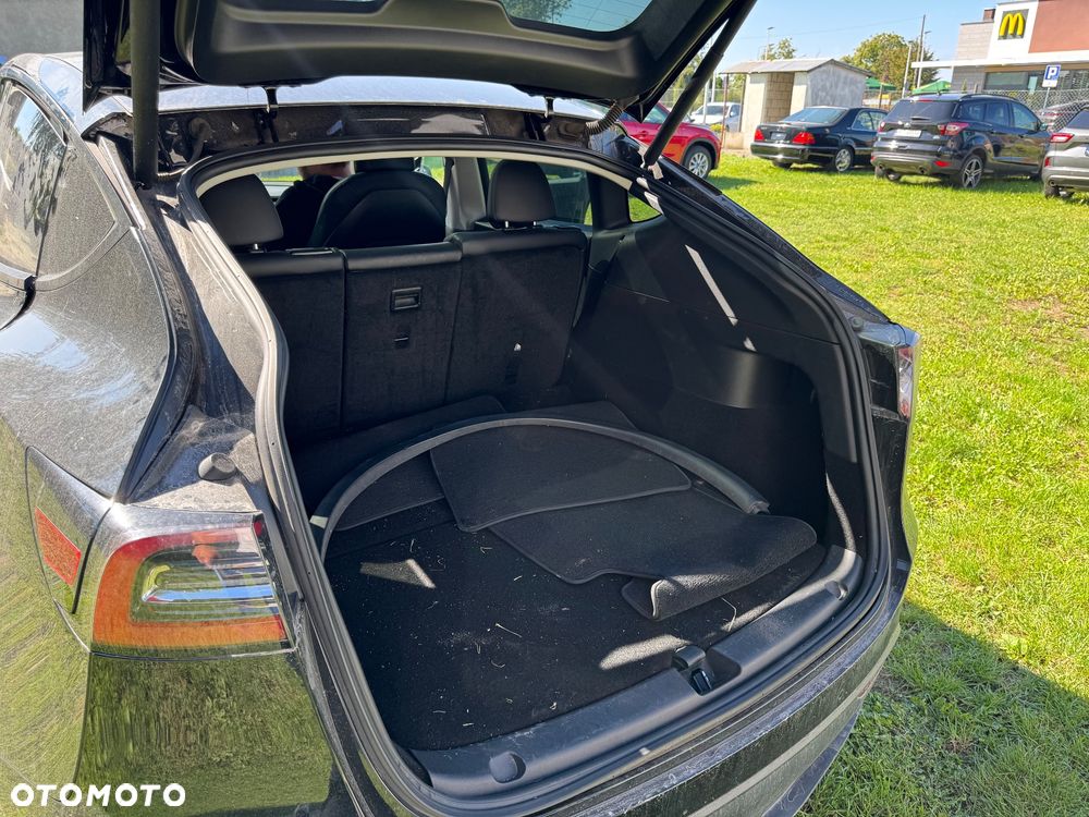 Tesla Model Y Performance Dual Motor AWD - 19