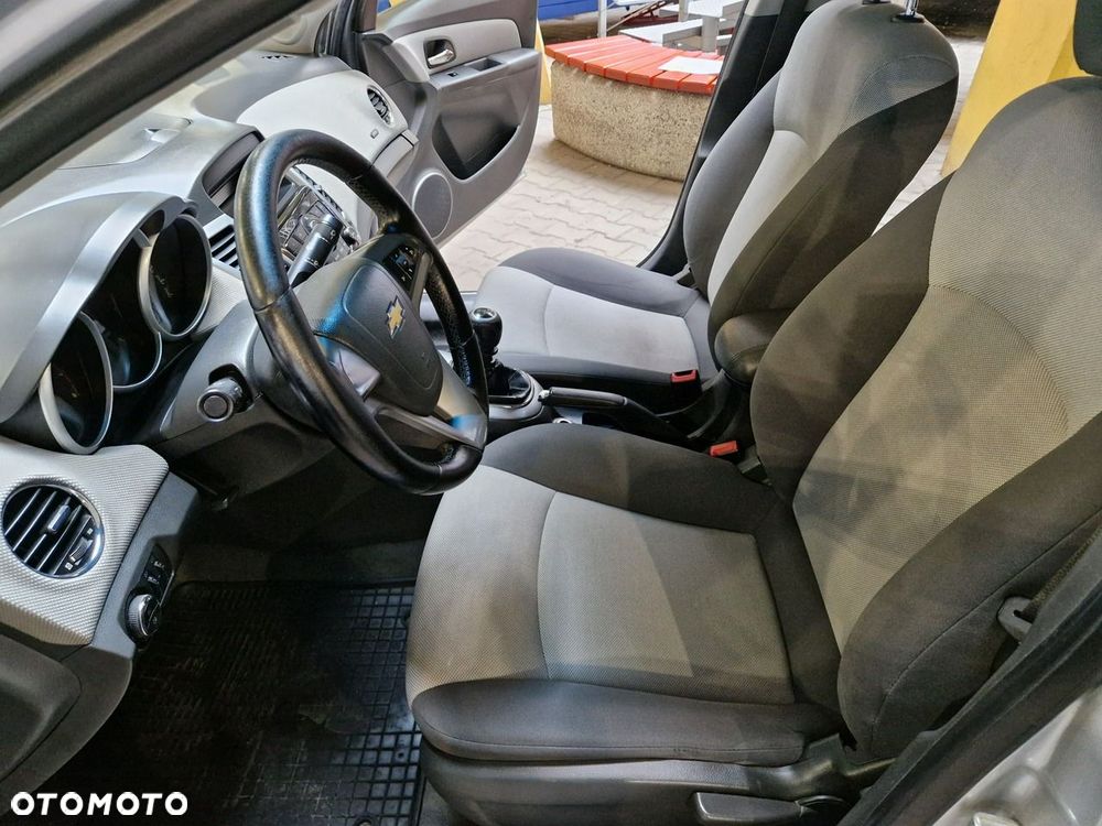 Chevrolet Cruze 1.6 LS - 13