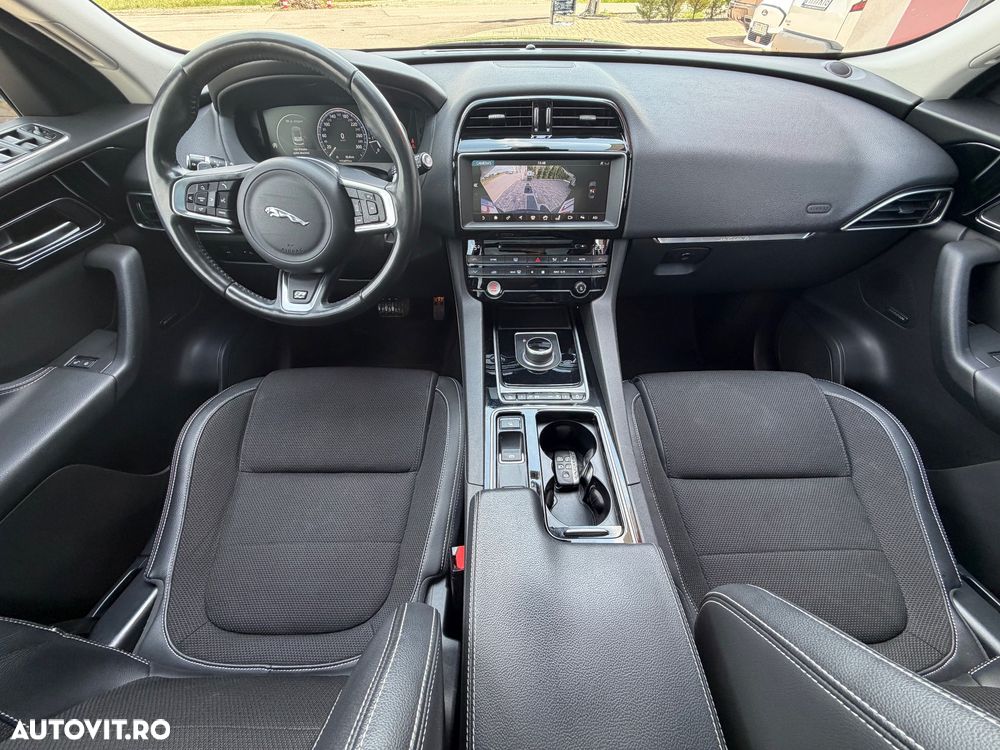 Jaguar F-Pace 20d AWD R-Sport - 11