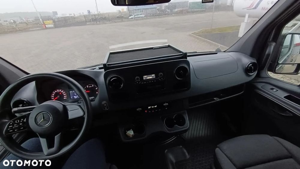Mercedes-Benz Sprinter - 16