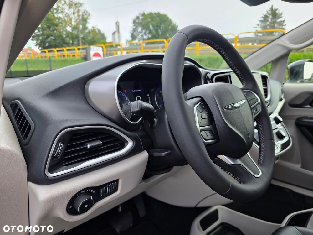 Chrysler Pacifica - 18