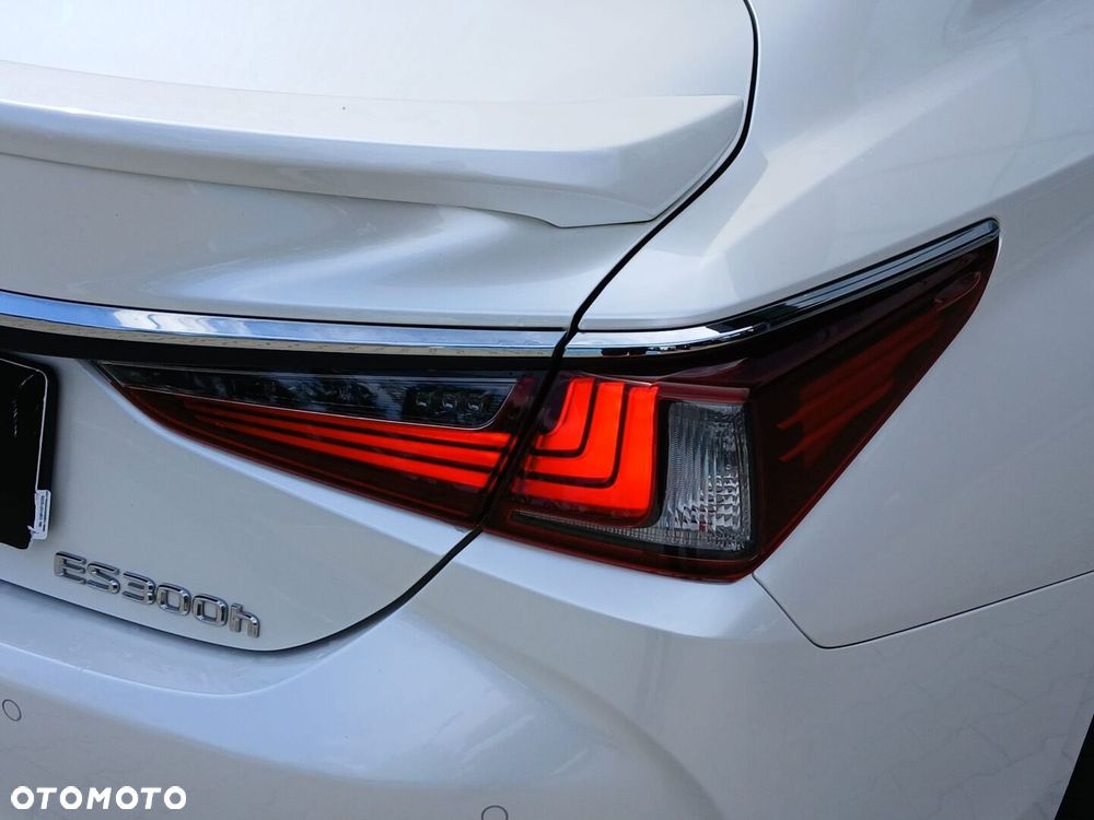Lexus ES 300h Business Edition - 19