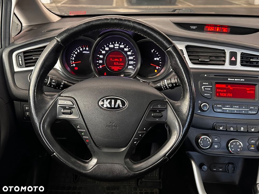 Kia Ceed 1.4 L - 8