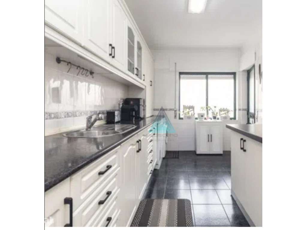 ApartamentoT2 com Open Space e Duas Entradas Independentes na Baixa... - Grande imagem: 4/20