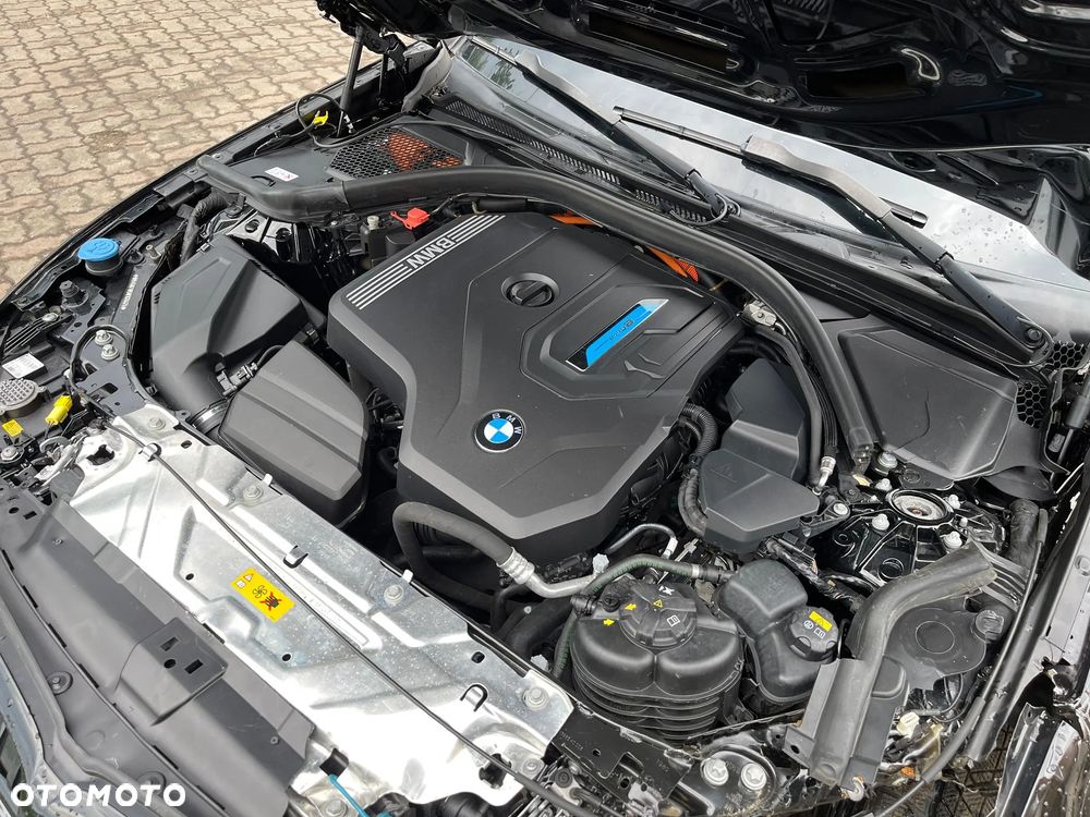 BMW Seria 3 330e M Sport sport - 38
