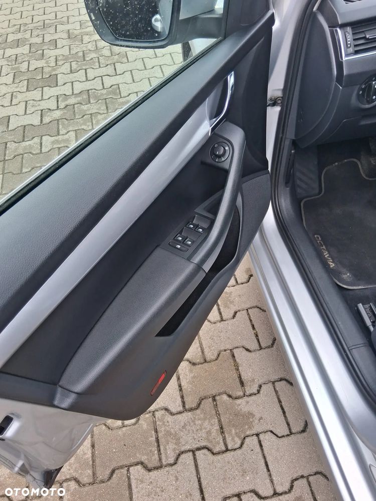 Skoda Octavia 1.6 TDI Style DSG - 9