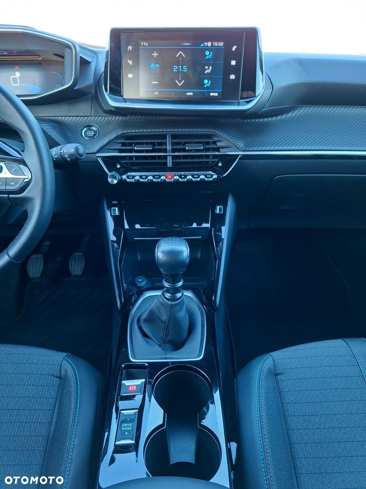 Peugeot 208 Benzin 100 Allure - 32