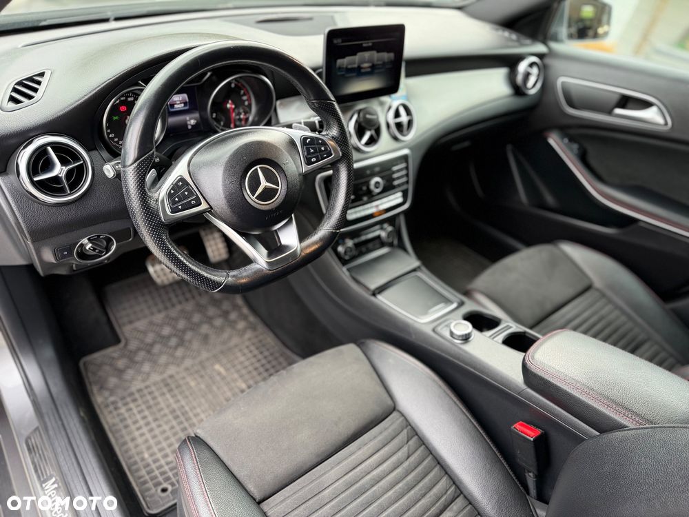 Mercedes-Benz GLA 200 7G-DCT AMG Line - 23