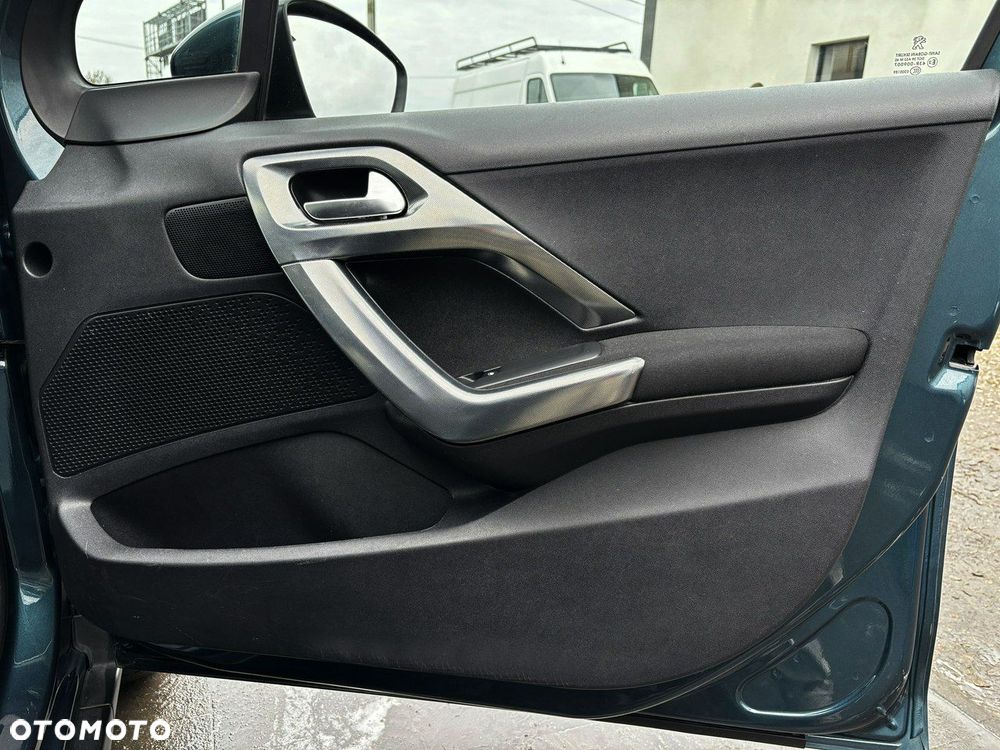 Peugeot 2008 1.2 Pure Tech Allure S&S - 19