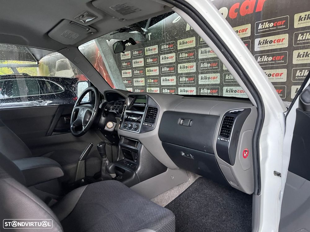 Mitsubishi Pajero 3.2 DI-D GLS - 44