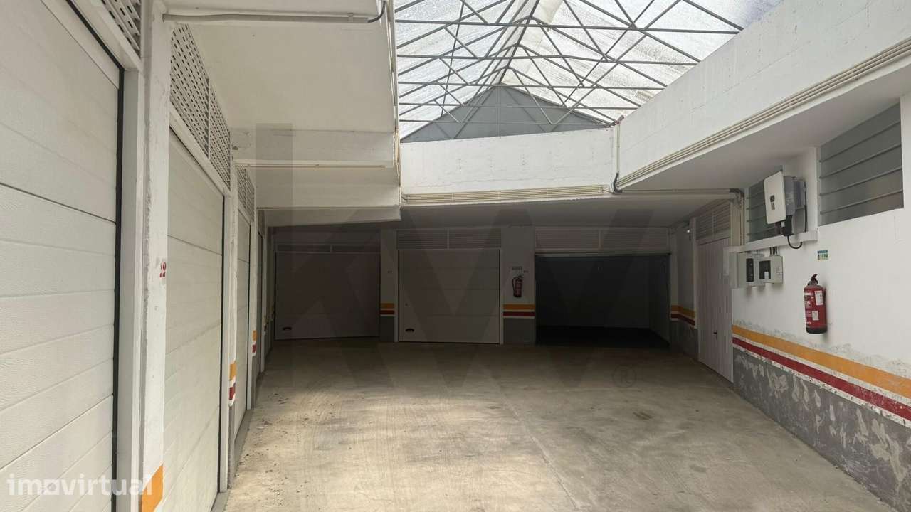 Oportunidade de Investimento: Lote de 10 Garagens Fechadas no Centro d - Grande imagem: 5/6