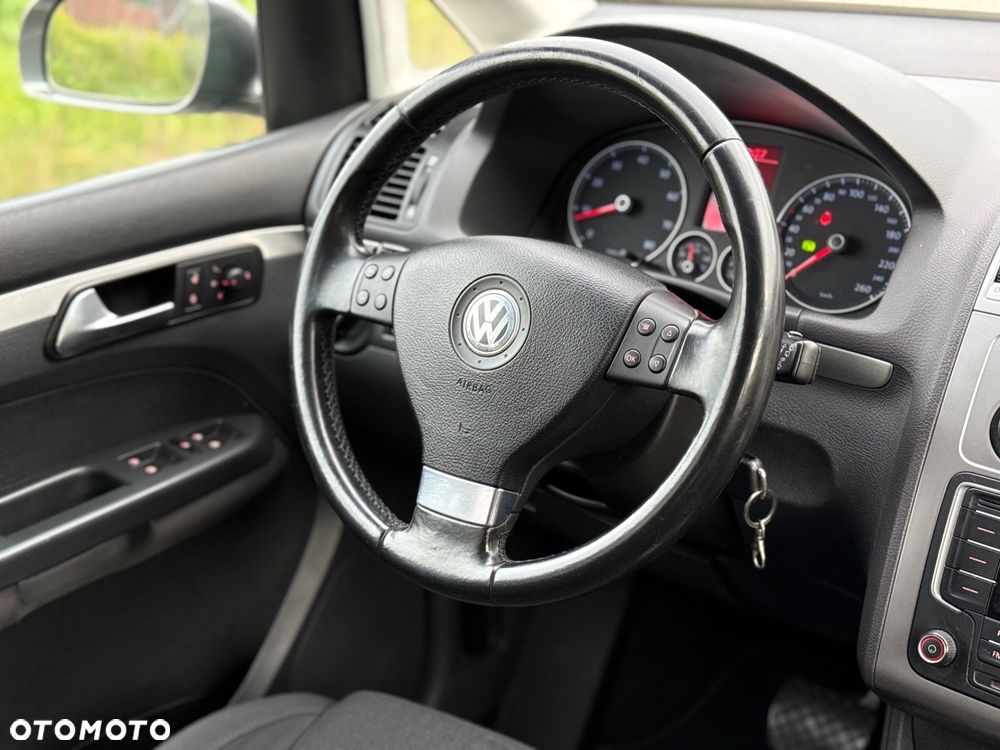 Volkswagen Touran - 17