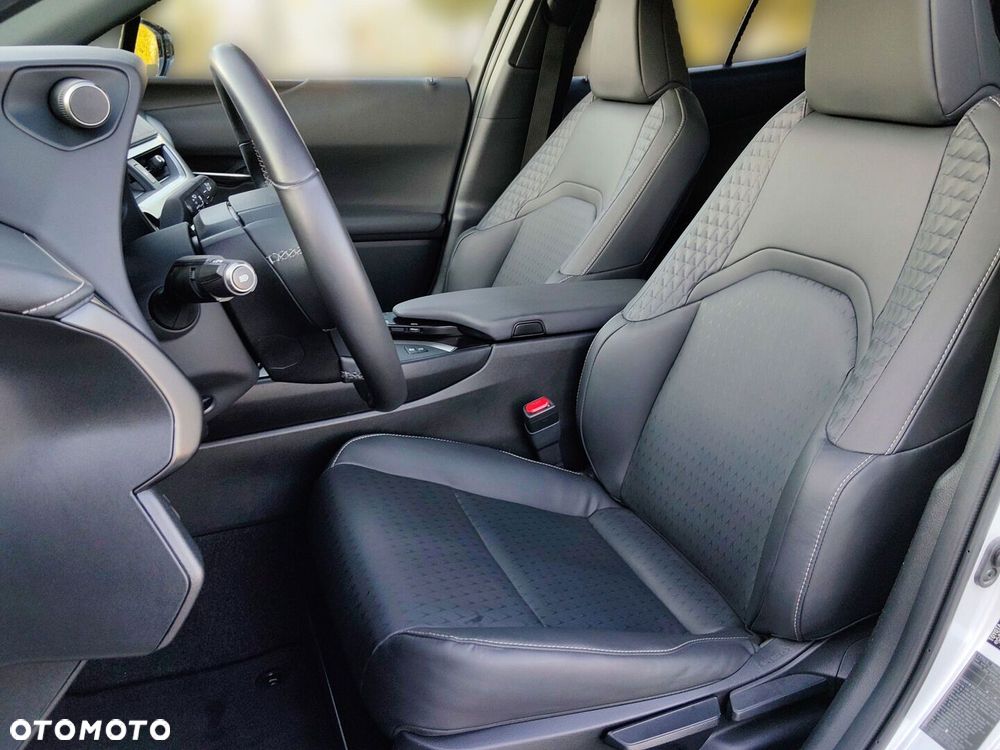 Lexus UX - 18