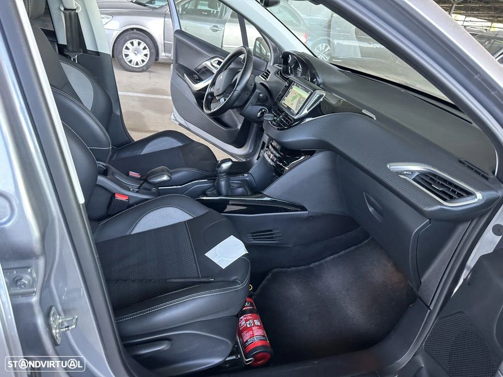 Peugeot 2008 1.2 PureTech Allure - 9